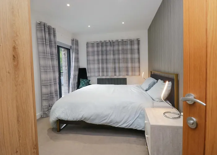 Holiday home Two Hollens *