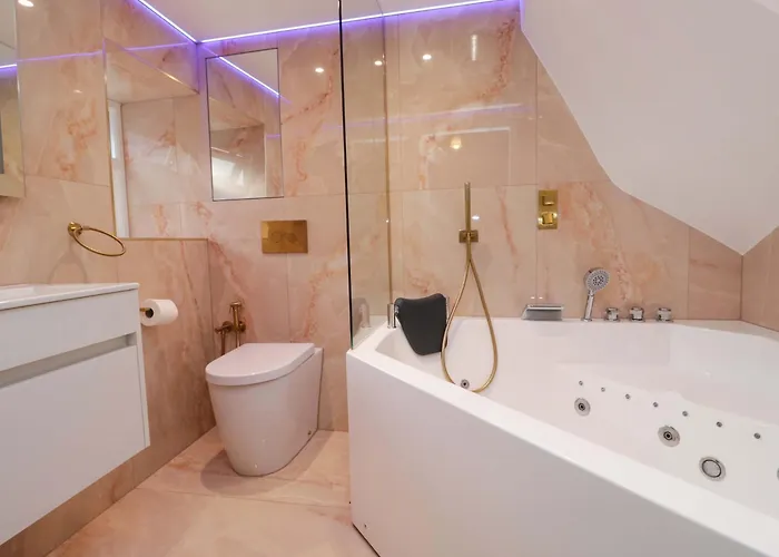 Two Hollens Holiday home *